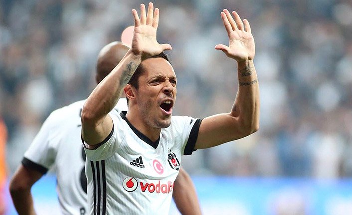 'Beşiktaşlı Adriano'ya sürpriz transfer teklifi