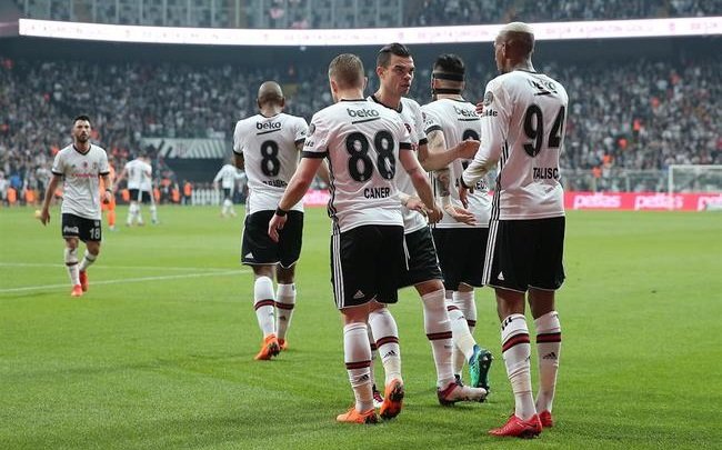 'Beşiktaş'ta flaş gelişme! 4 yıldız geliyor, 5 isim gidiyor