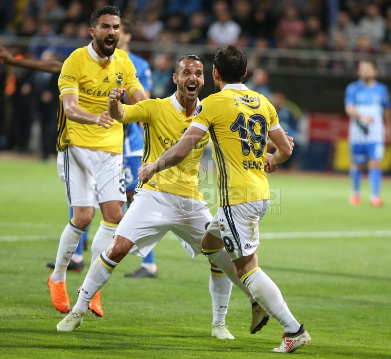 'Cüneyt Çakır'dan Fenerbahçe aleyhine skandal karar!