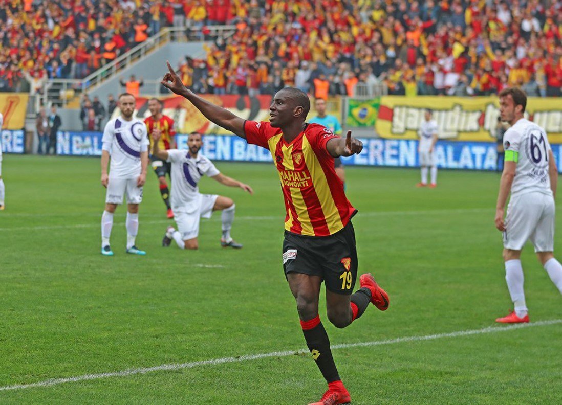 <h2>Demba Ba 2 yıllık imzayı atacak! Resmen bildirdi</h2>