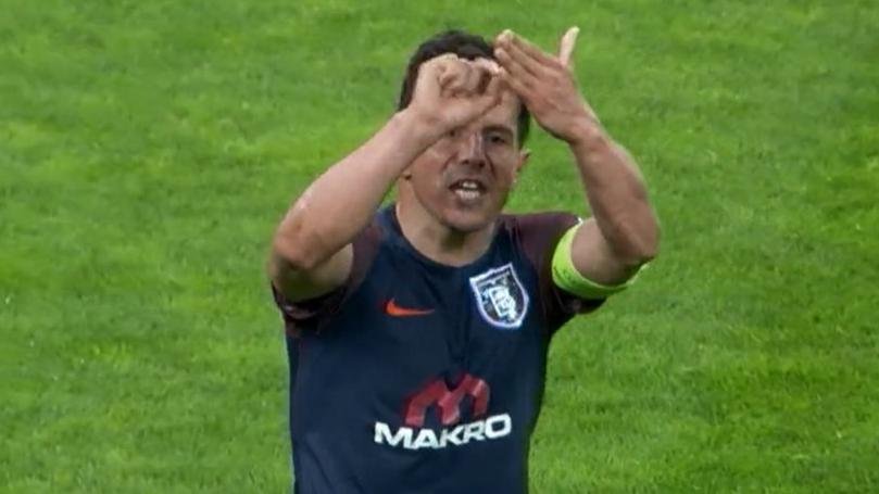 'Emre Belözoğlu o hareketi kime yaptığını açıkladı! Olay hareketin ardından...