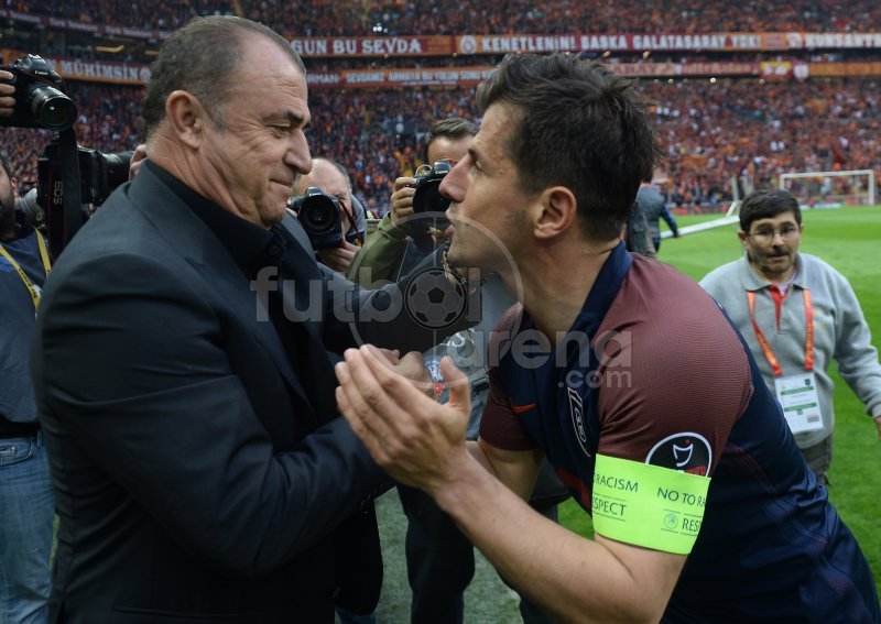 'Emre Belözoğlu'dan Galatasaray maçında şok hareket! Sahanın ortasında... 