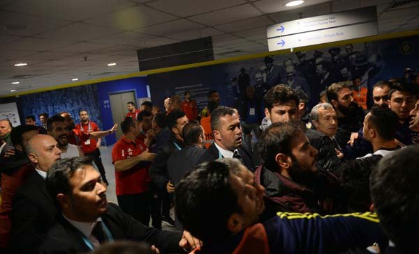 'Fenerbahçe ne ceza alacak? Canlı yayında açıkladı