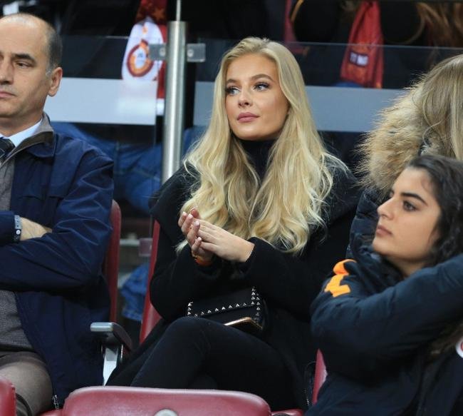 'Galatasaray tribünlerinde dikkat çeken güzel