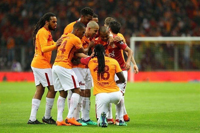 'Galatasaray'da soyunma odasını inleten o sözler!