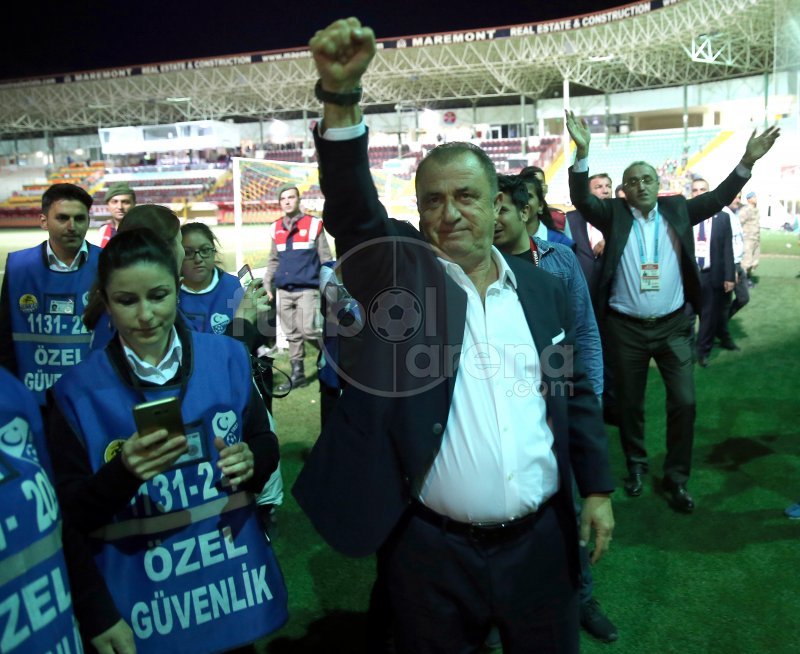 'Galatasaraylı yıldız ağladı! Terim açıkladı