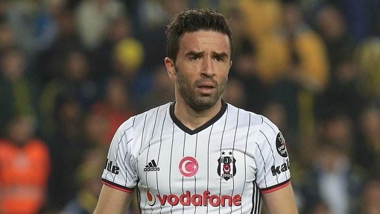 'Gökhan Gönül'e büyük şok! Kadıköy'de olay hareket