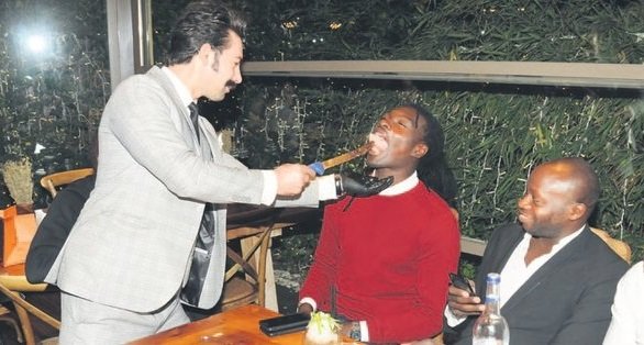 'Gomis ve arkadaşları 8 kilo et yedi!
