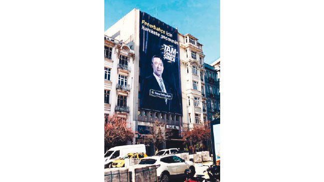 <h2>İŞ YERİNE ALİ KOÇ POSTERİ ASTI</h2>