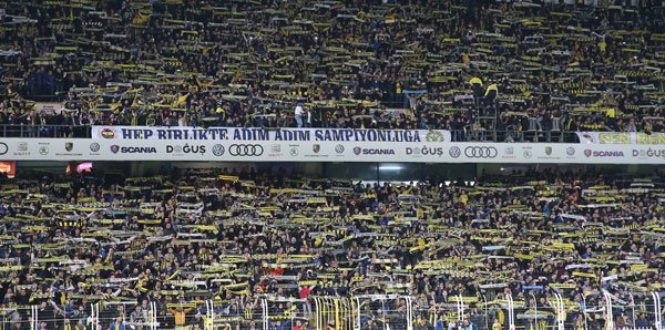 'Kadıköy'de Şenol Güneş'e olay tezahürat: