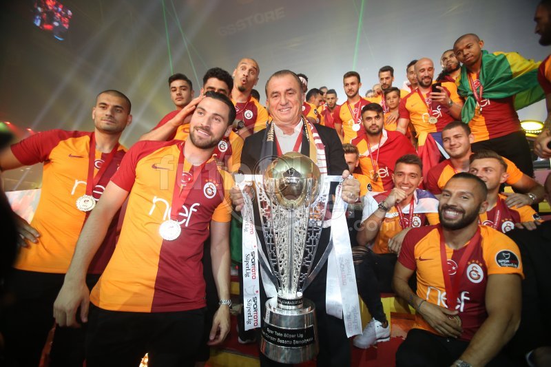 <h2>  Aslan tacını taktı!</h2>