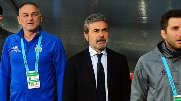 'Aykut Kocaman'a büyük şok! Tribünden fırlatıldı