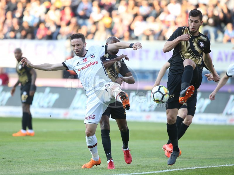 'Beşiktaş maçında Galatasaray taraftarlarından Halis Özkahya büyük tepki.