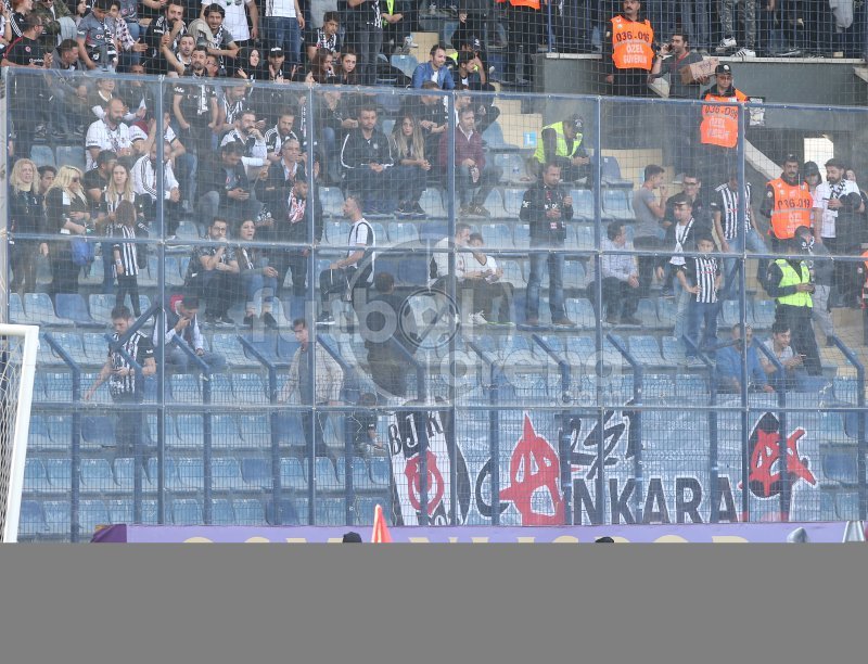 'Beşiktaş taraftarlarından Fenerbahçe'ye küfür