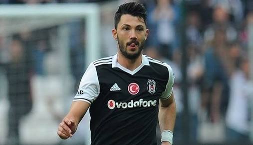 'Beşiktaşlı Tolgay Arslan'dan Fenerbahçe'ye Akhisar paylaşımı