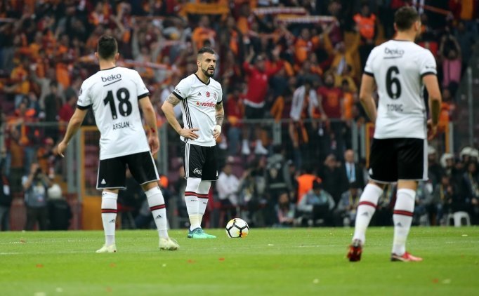 'Beşiktaş'ta neşter! 6 futbolcuyla yollar ayrılıyor