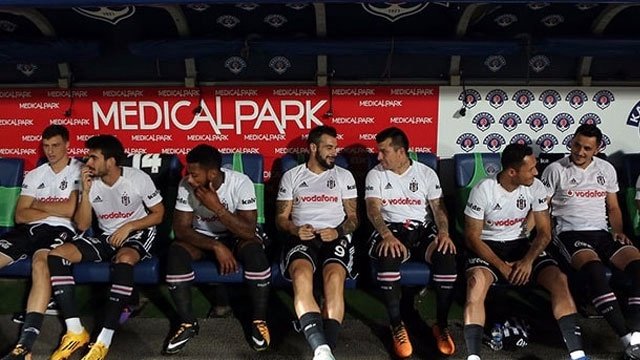 'Beşiktaş'ta yedek kulübesi herkesi şaşırttı! Süper Lig'de tek