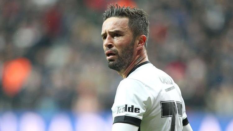 'Beşiktaş'tan Gökhan Gönül'ün yerine çifte bomba