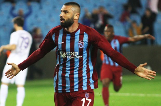 'Burak Yılmaz'dan transferi için konuşan yöneticiye olay tweet