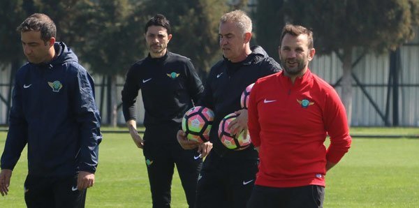 'Canlı yayında Okan Buruk göndermesi! 