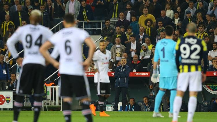 'Fenerbahçe - Beşiktaş derbisi ertelendi, capsler patladı