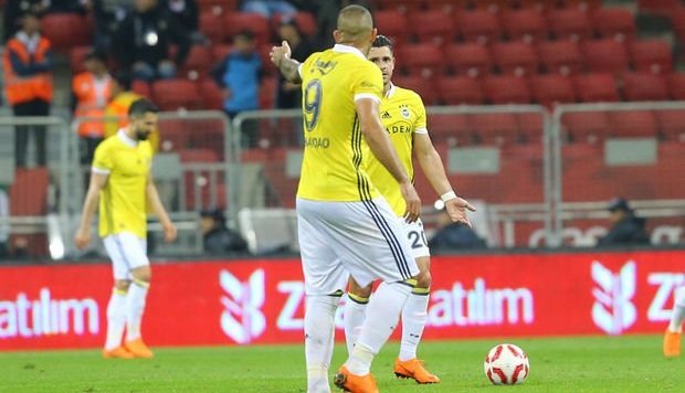 'Fenerbahçe soyunma odasında gerilim! Fernandao ile...