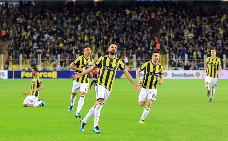 'Fenerbahçe'de son dakika! Resmi teklif yapıldı