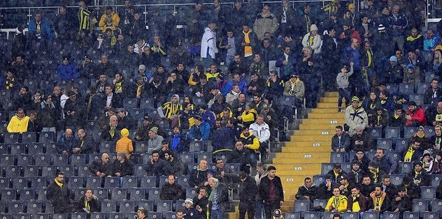 'Fenerbahçe'de taraftarlardan takıma büyük şok!