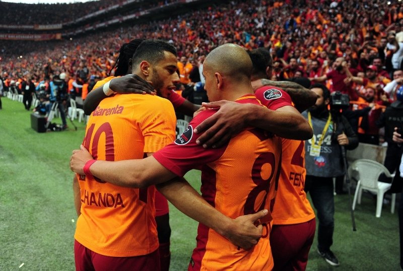 'Galatasaray dünyada ilk 10'a girdi!