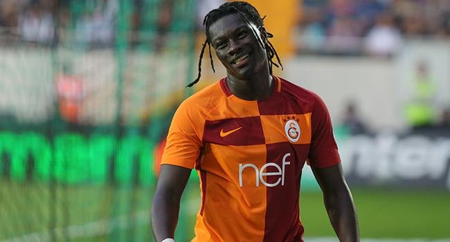 'Galatasaray'da Bafetimbi Gomis bakın kendisini nasıl affetirecek?