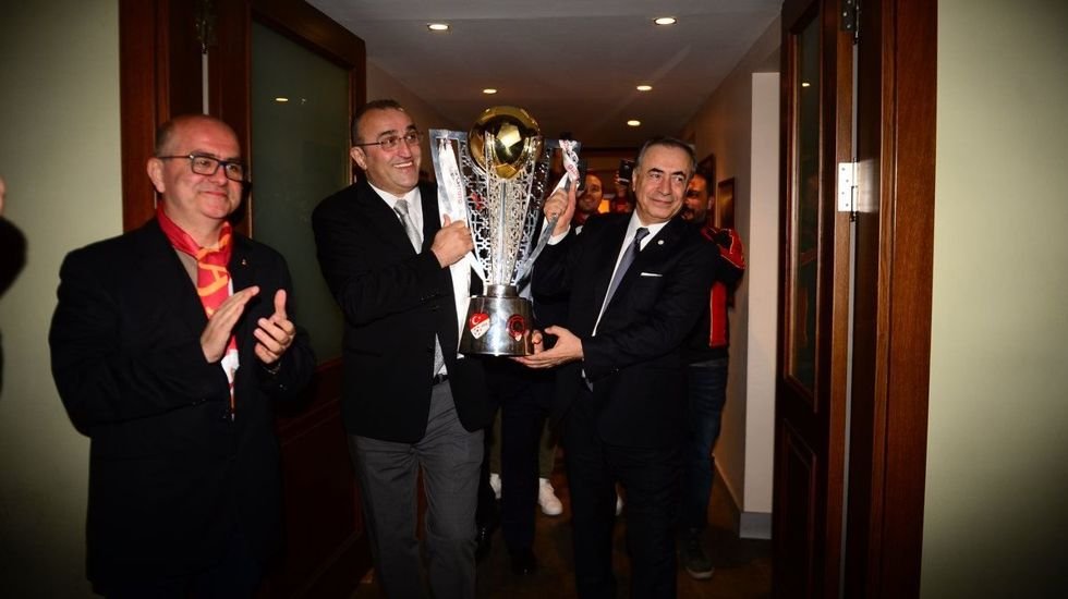 <h2>Galatasaray’da kutlamalar cemiyette devam etti</h2>