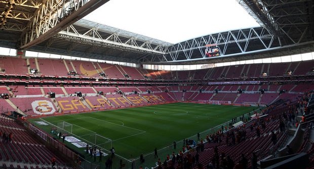 'Galatasaray'da tarihi karar! Stada dev ekran...