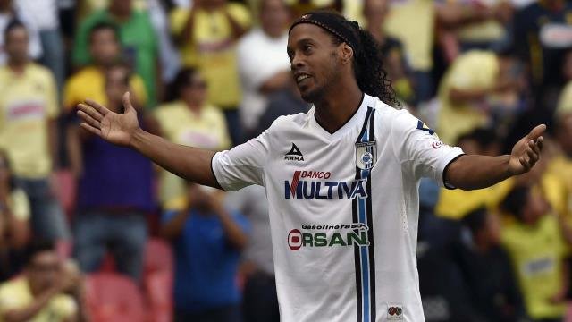 'Ronaldinho'dan flaş karar! İki kadınla...