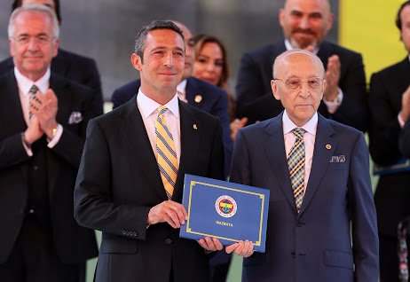 'Ali Koç'un mazbata törenindeki spiker bakın kim çıktı