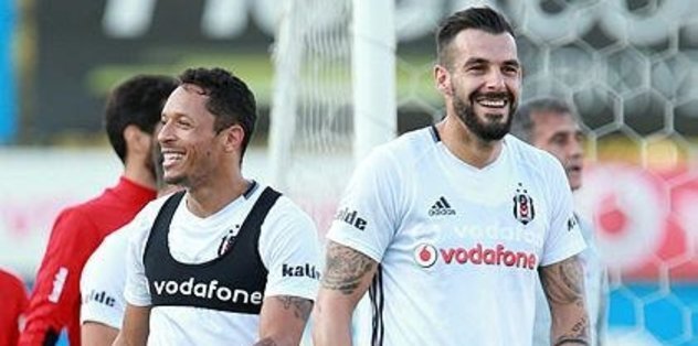 Beşiktaş’ta Adriano ve Negredo’nun durumu belirsiz