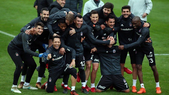 'Beşiktaş'ta kampta bile istenmeyen futbolcu! Resmen sildiler