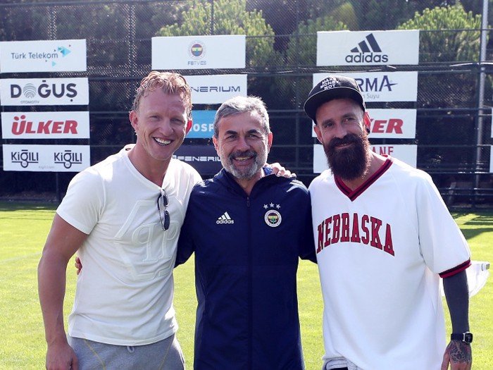 'Fenerbahçe'de yeni hocadan sonra büyük sürpriz! Dirk Kuyt...