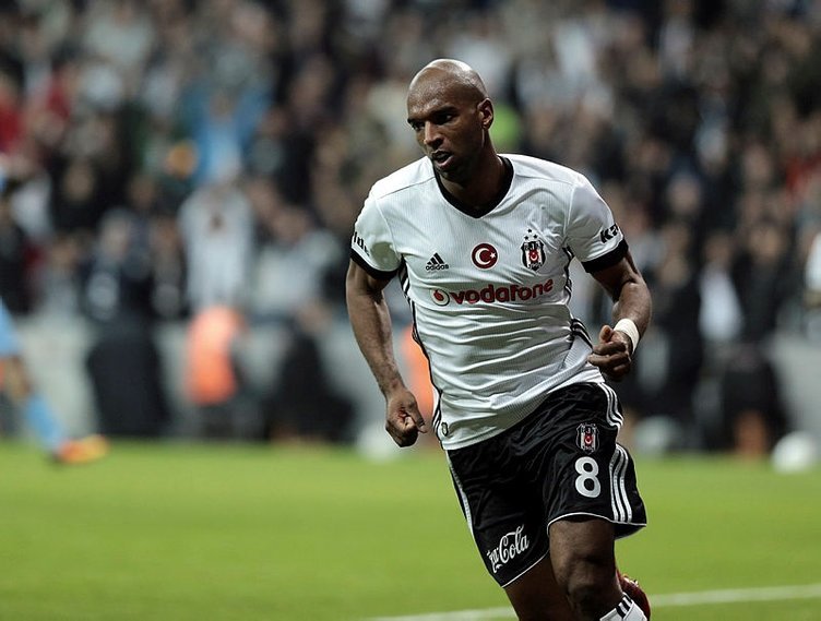 'Flaş! Atiba Hutchinson ülkesine gitti