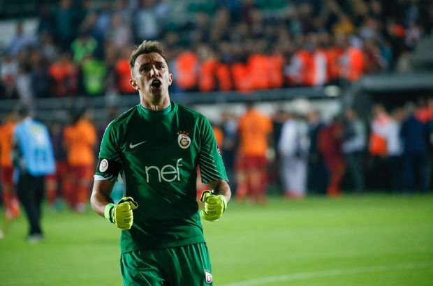 'Galatasaray'a Fernando Muslera için resmi teklif