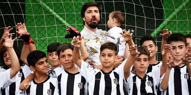 <h2>Tolga Zengin minik kartallarla buluştu</h2>