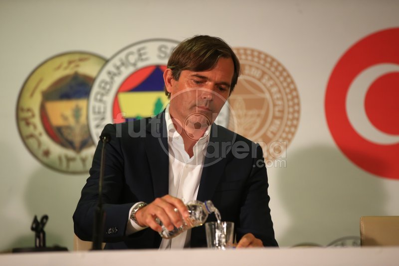 'Ve Fenerbahçe'de Cocu'nun ilk istediği belli oldu