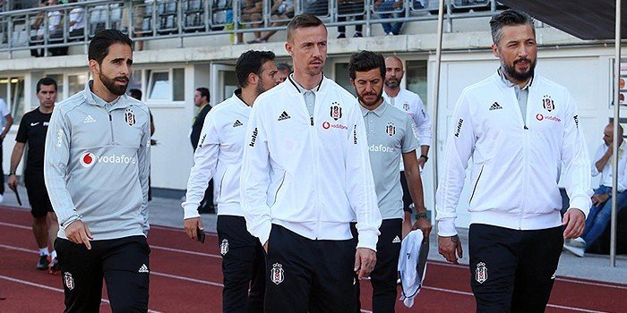 <h2> Beşiktaş’ta Torshavn’ın şifreleri İlhan Mansız’dan</h2>