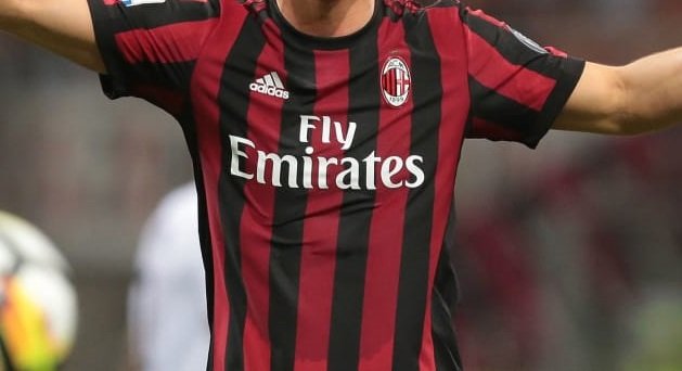 ' Galatasaray'da savunma ve forvete iki aday daha