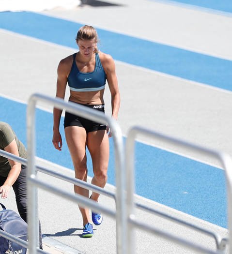 'Beşiktaş'ın antrenmanında davetsiz misafir! Kadın sporcu sahaya girdi