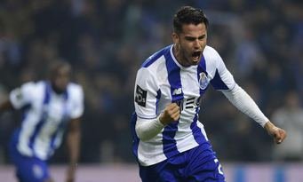Diego Reyes - 25 yaşında Stoper