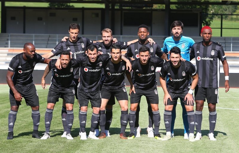 'Dünyanın gözü Beşiktaş'ta! Transferde teklifler yağıyor