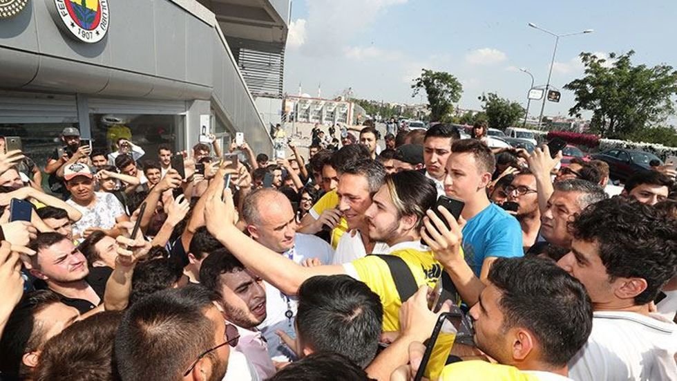 <h2>Fenerbahçe tribünlerinde gençlik ateşi</h2>