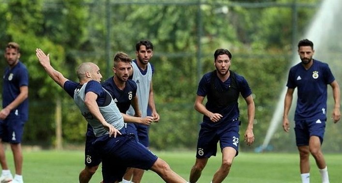 'Fenerbahçe'de son dakika! 4 futbolcuya teklif