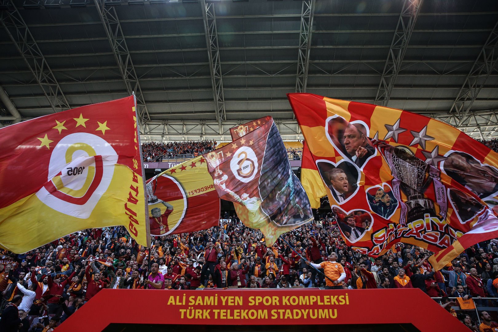 'Galatasaray'da 100 bin Euroluk açık! UEFA...