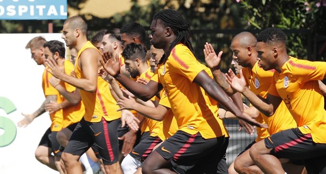 'Galatasaray'da 'Yeterli teklif yok' dedi, takımda kalıyor